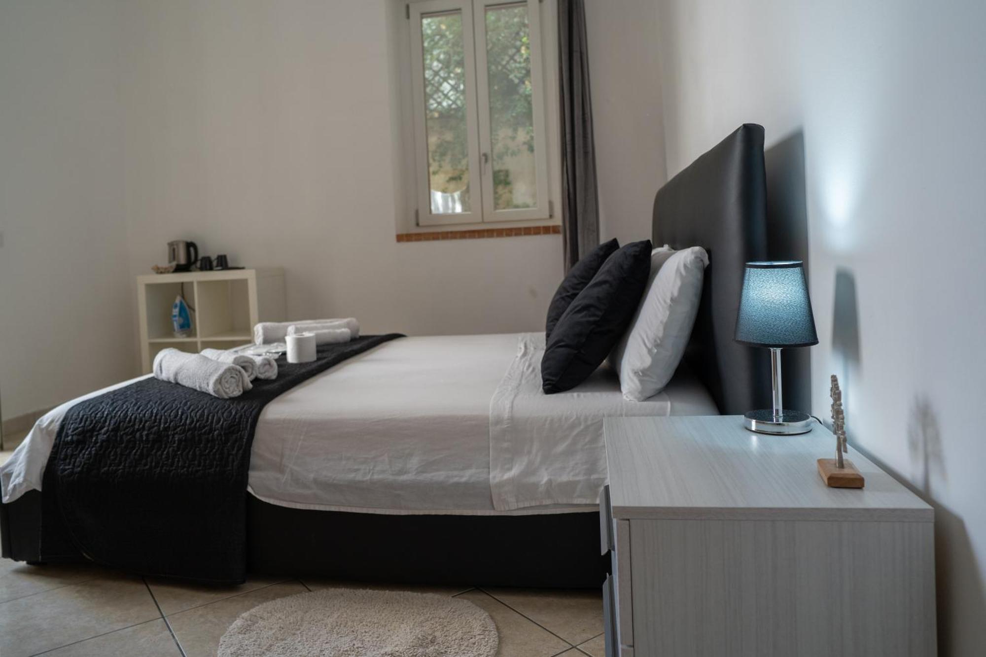 Whitehouse Bed & Breakfast Lecce Dış mekan fotoğraf