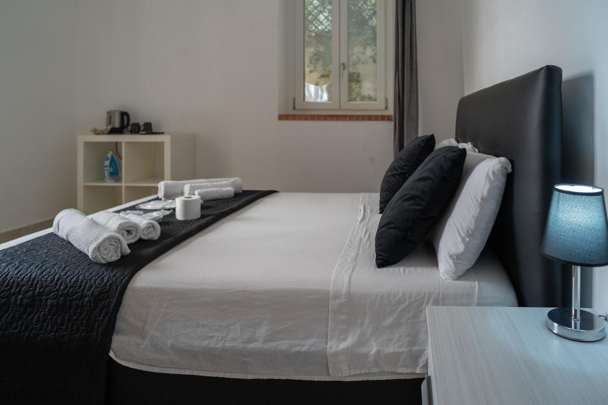Whitehouse Bed & Breakfast Lecce Dış mekan fotoğraf